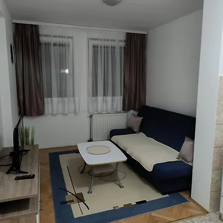 Stan U Centru Bijeljine, 38m2, Luksuzno Opremljen, Internet, Kablovska, Klima شقة بييلينا