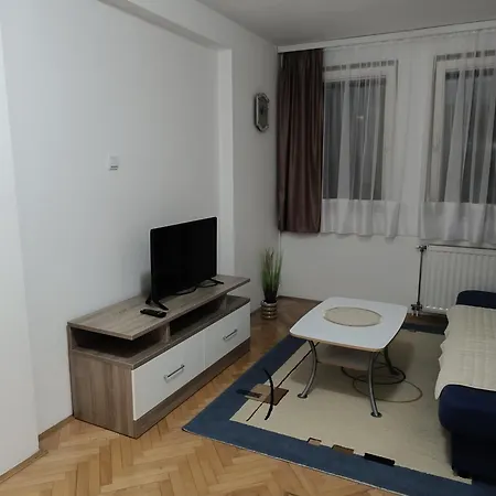 Stan U Centru Bijeljine, 38m2, Luksuzno Opremljen, Internet, Kablovska, Klima شقة