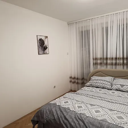 Stan U Centru Bijeljine, 38m2, Luksuzno Opremljen, Internet, Kablovska, Klima * Bijeljina