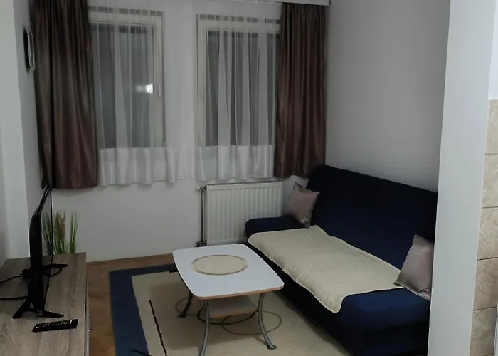 Stan U Centru Bijeljine, 38m2, Luksuzno Opremljen, Internet, Kablovska, Klima شقة بييلينا