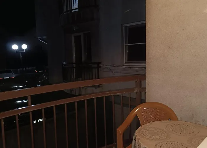 Stan U Centru Bijeljine, 38m2, Luksuzno Opremljen, Internet, Kablovska, Klima *