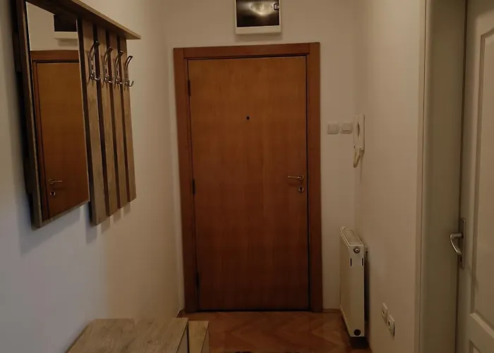 Stan U Centru Bijeljine, 38m2, Luksuzno Opremljen, Internet, Kablovska, Klima * بييلينا