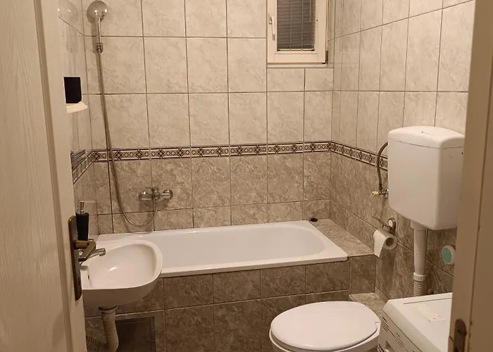 Stan U Centru Bijeljine, 38m2, Luksuzno Opremljen, Internet, Kablovska, Klima